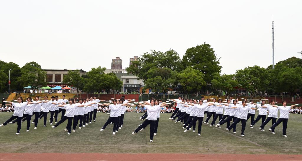 02鑄健康體魄展青春風采我校舉辦2022年大學生第九套廣播體操比賽